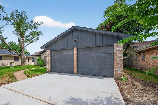 Building Photo - 7635 Dawnridge Dr