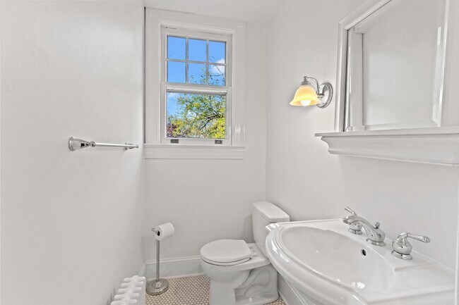 Building Photo - 2814 Bellevue Terrace NW