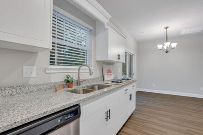 Building Photo - 135 B Smithfield Dr