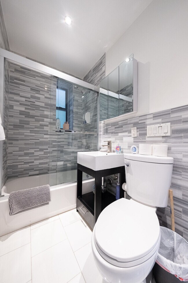 Building Photo - 5 W 101st St