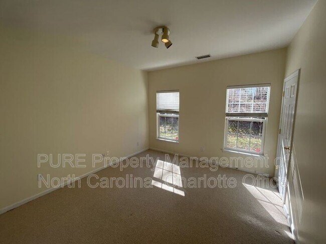 Building Photo - 12424 Kane Alexander Dr