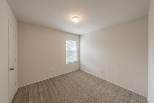 Building Photo - 8864 Valley River Dr