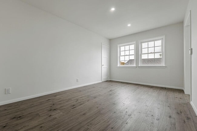 Building Photo - 3841 Arlington Ave
