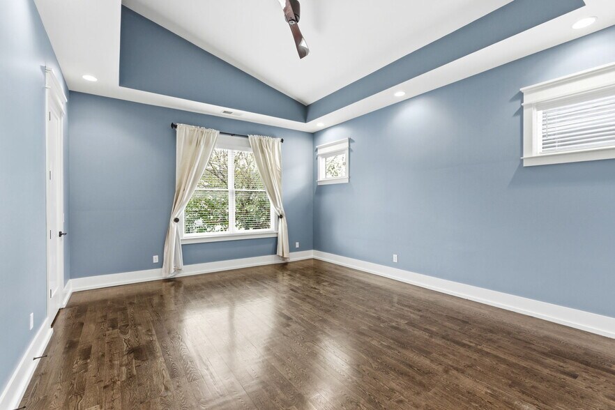 Building Photo - 1708B 15th Ave S