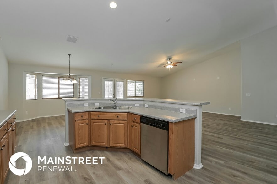 Building Photo - 10614 E Bridgeport St