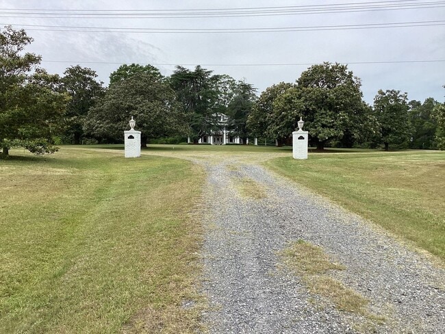 Building Photo - Stately Mansion on 17 Acres with Enormous ...