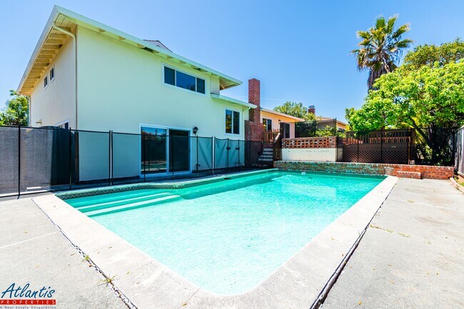 Building Photo - Beautiful Home | Remodeled Bathrooms | Cup...