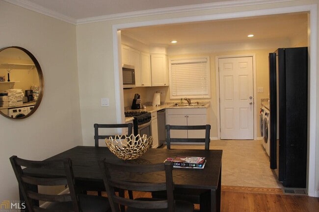 Building Photo - 1260 Woodland Ave NE