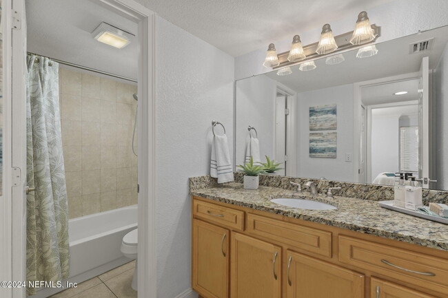 Building Photo - 858 Shoreline Cir