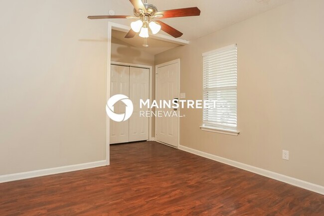 Building Photo - 2453 Crestdale Cir SE