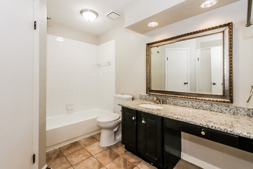Building Photo - 7722 High Village Dr