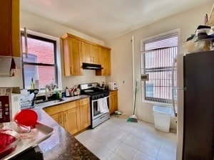 Building Photo - 215 W 106th St