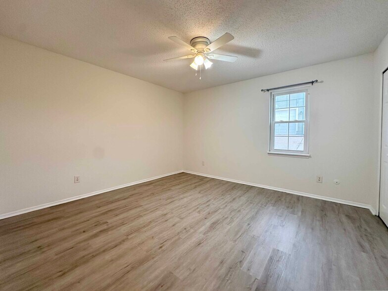 Building Photo - 11004 NW Player Dr