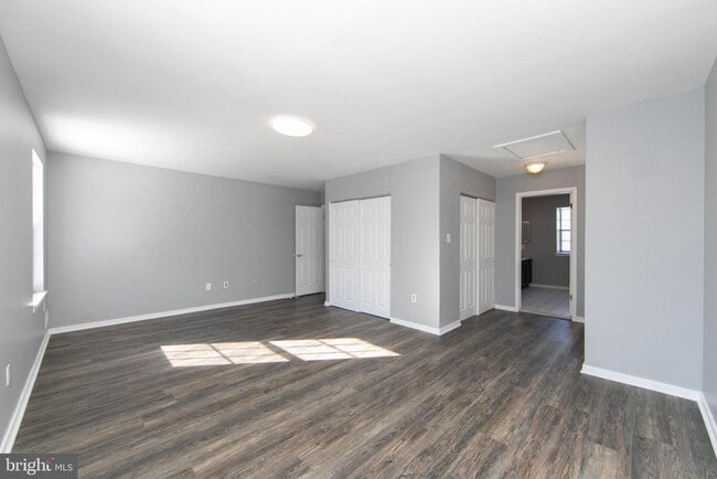 Building Photo - 131 Crossing Way