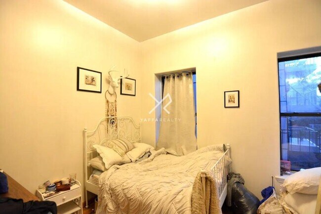 Building Photo - 2 bedroom in BROOKLYN NY 11206