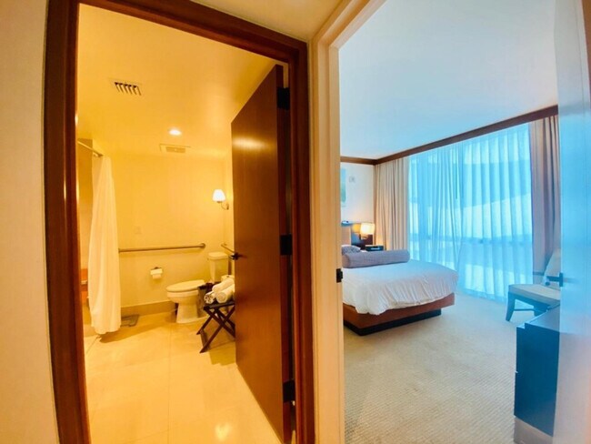 Building Photo - 6801 Collins Ave