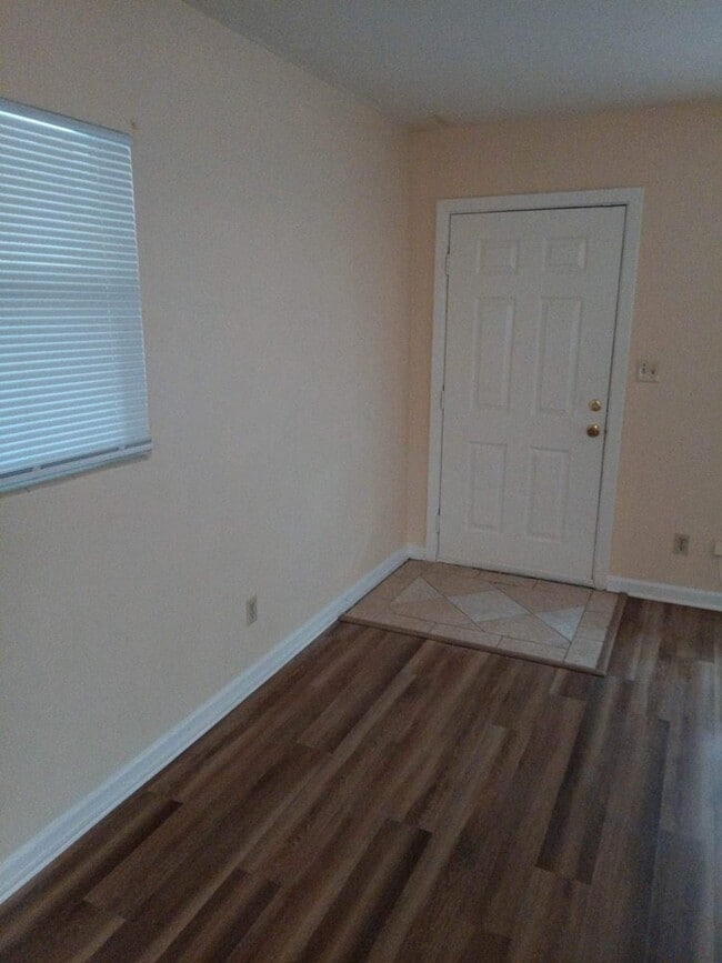 Building Photo - Convenient Cedar Hills Living Near Shopping & Major Roads