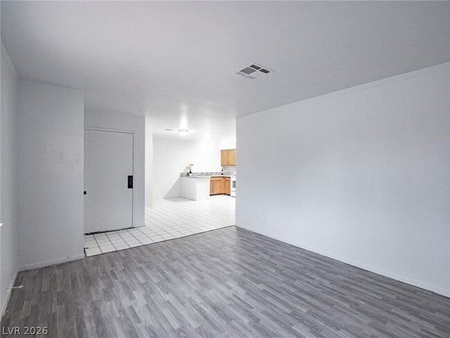 Building Photo - 825 Hedge Way
