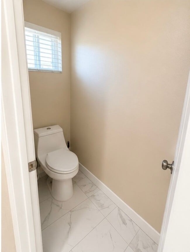Building Photo - Coming soon! Beautiful single story home in Los banos