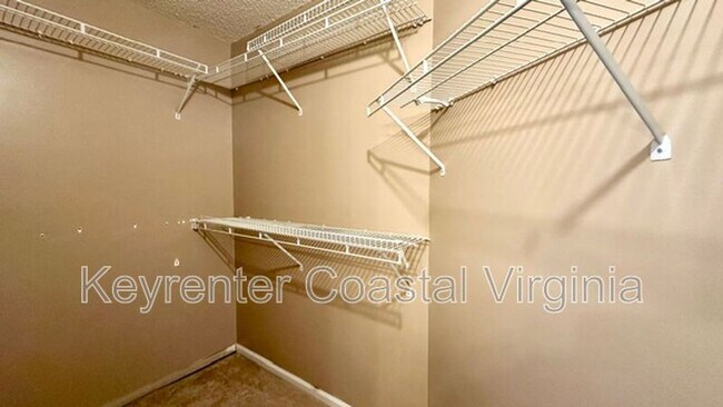 Building Photo - 19 Madrone Pl