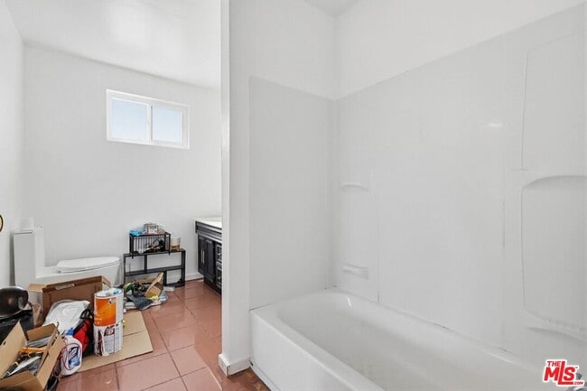 Building Photo - 2200 Easy Ave