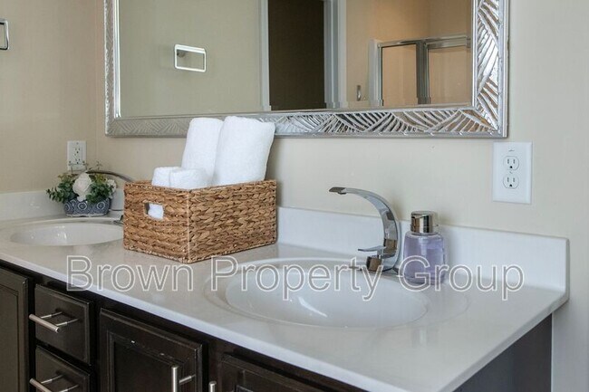 Building Photo - 2033 Gray Goose Loop