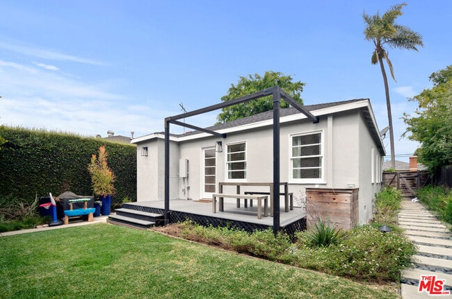 Building Photo - 10944 Aletta Ave