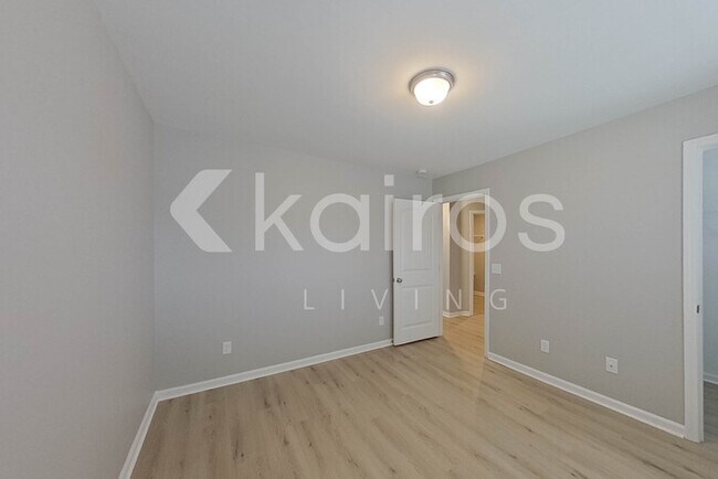 Building Photo - 105 Colonial Wy