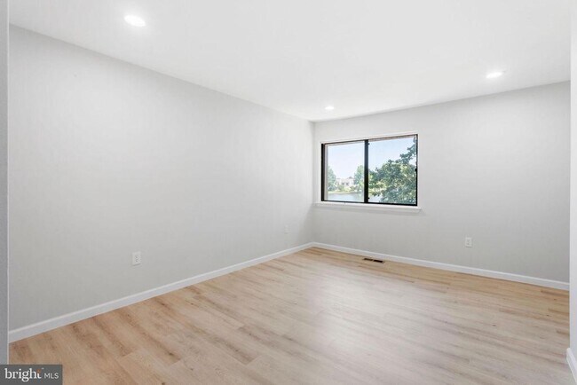 Building Photo - 36 Viburnum Ln