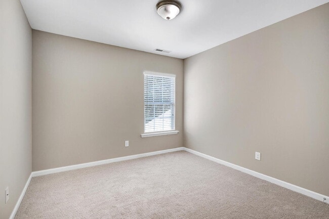 Building Photo - 1038 Ileagnes Rd