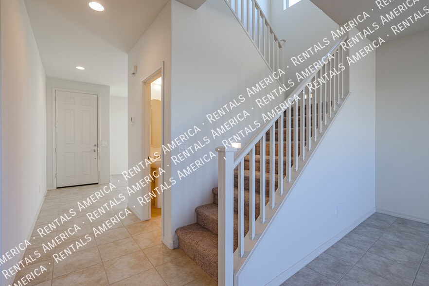 Building Photo - 5625 N 87th Dr