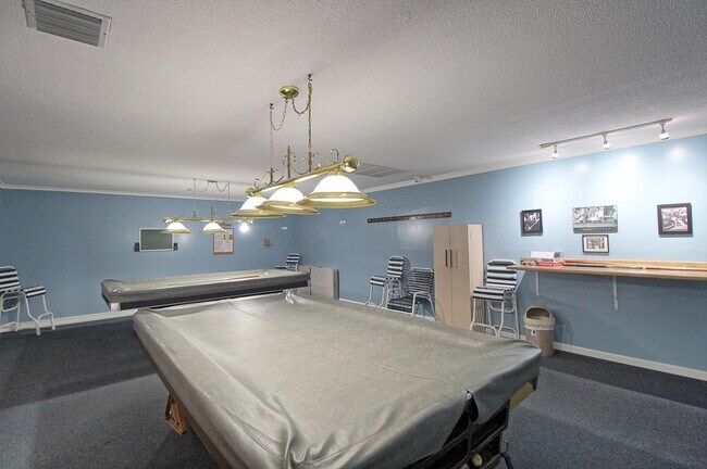 Building Photo - 2721 Garden Dr N