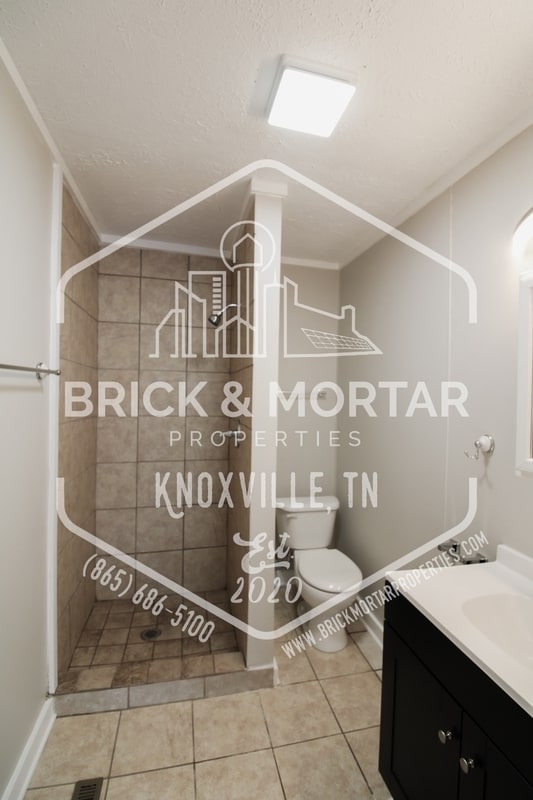 Building Photo - 1737 Lively Rd