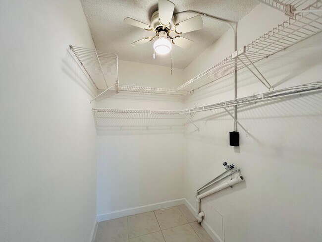 Building Photo - 2600 SW 22nd Ave