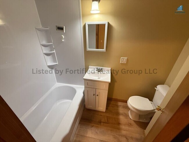 Building Photo - 132 Hall St