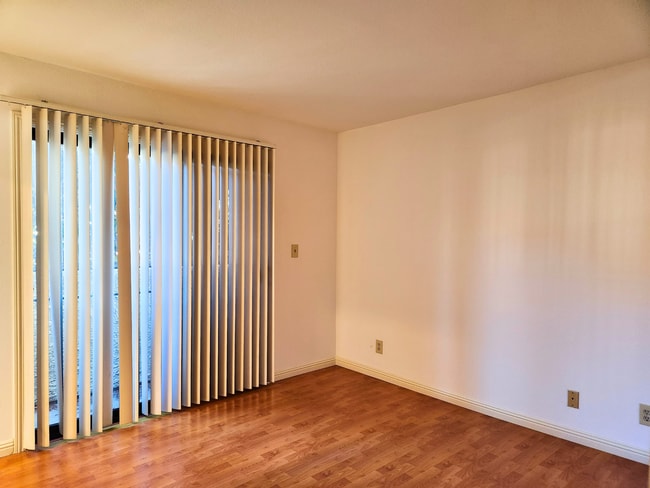 Interior Photo - 432 S Normandie Ave