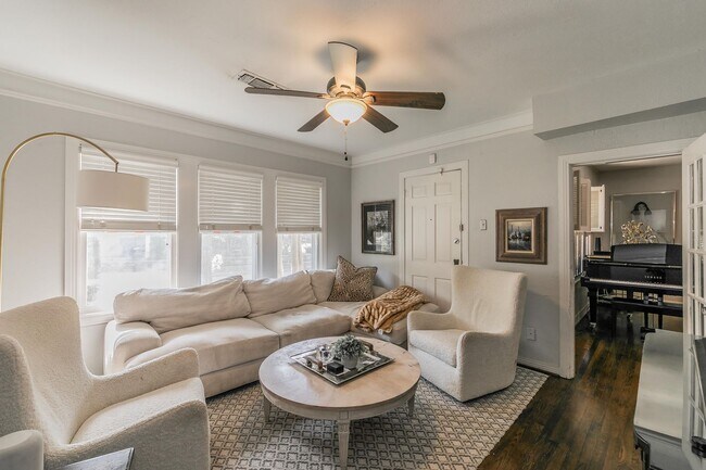 Building Photo - Charming Bungalow - Arlington Heights