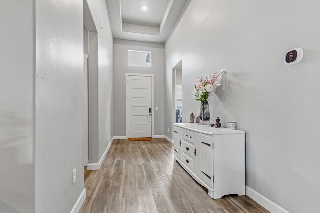 Building Photo - Pristine Four Bedroom 2 Bath home in Mesa Village