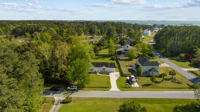 Building Photo - 736 Comet Dr