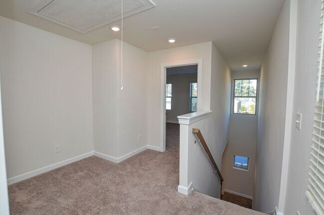 Building Photo - Like New All Brick Home in Mint Hill!