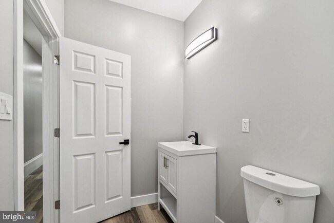 Building Photo - 4824 Sansom St
