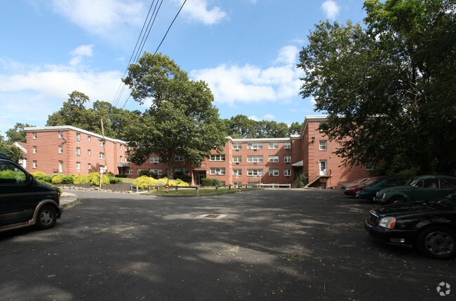Building Photo - Carriage Hill Apartments