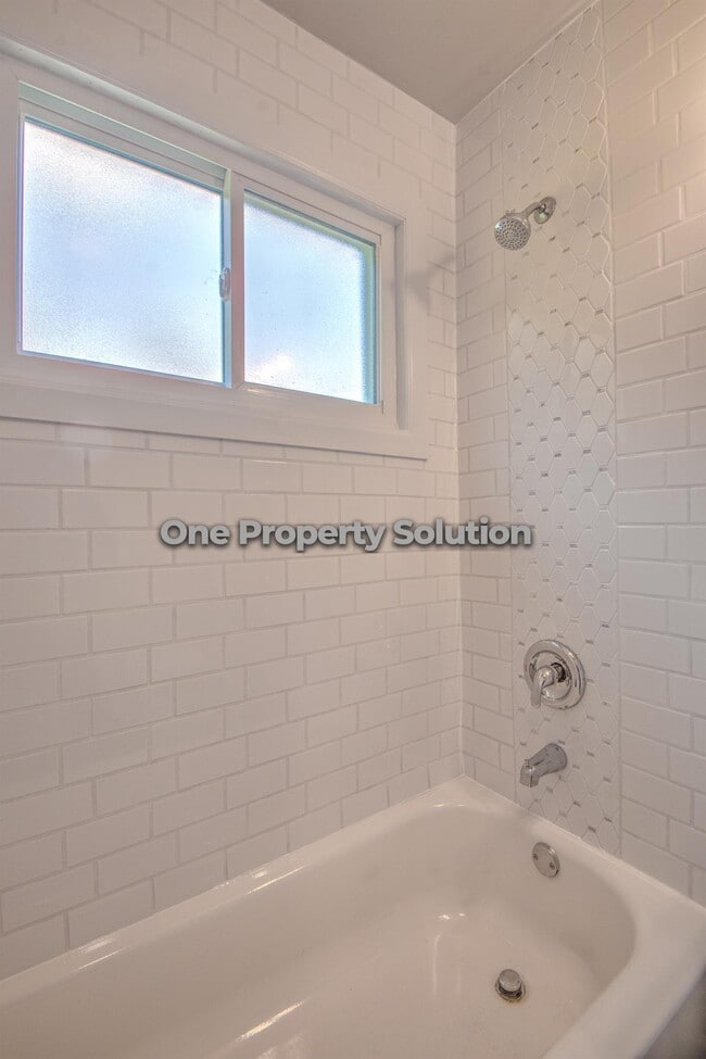 Building Photo - 2429 Marshalltown Ln