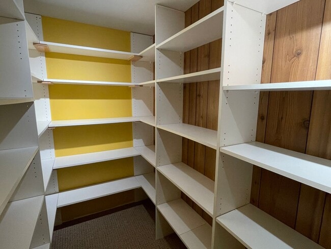 Building Photo - Lovely Furnished Honeymoon Bay Apartment!