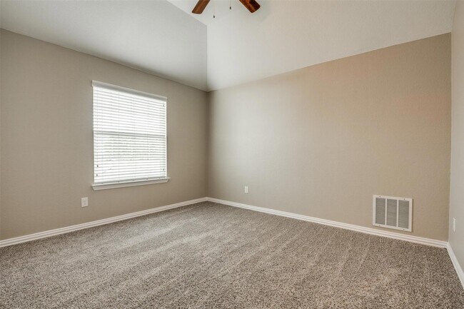 Building Photo - 130 Cassandra Dr
