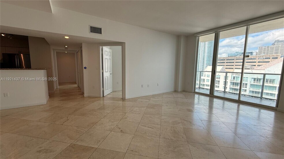 Building Photo - 1155 Brickell Bay Dr