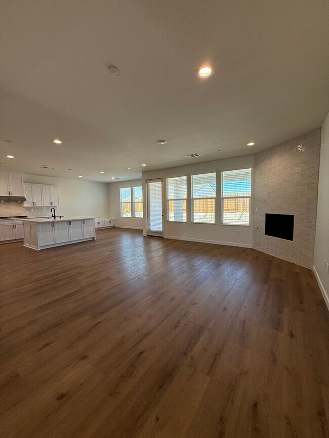 Building Photo - 16806 Mairs Dr