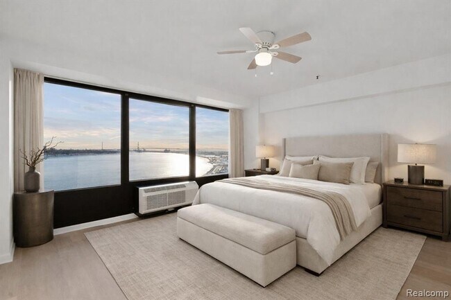 Building Photo - 300 Riverfront Dr