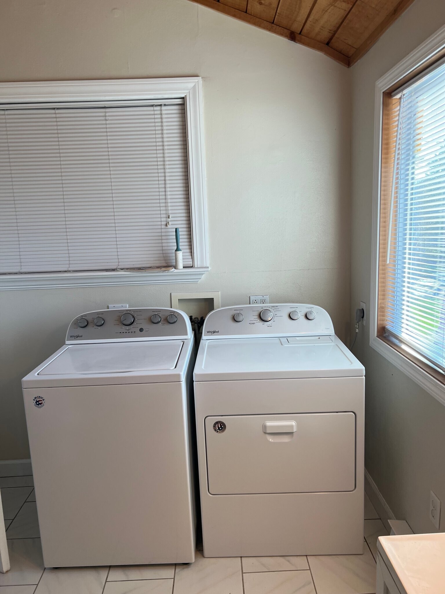 Building Photo - 311 Racebrook Rd