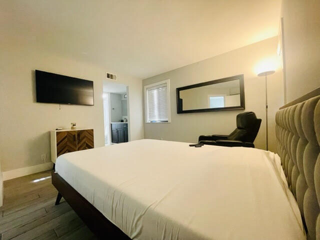 Building Photo - 5571 Courtyard Dr